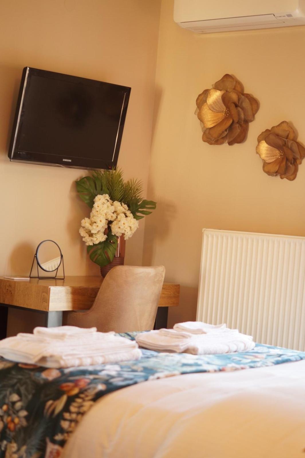 Daphne Luxury Apartment Кастория Экстерьер фото