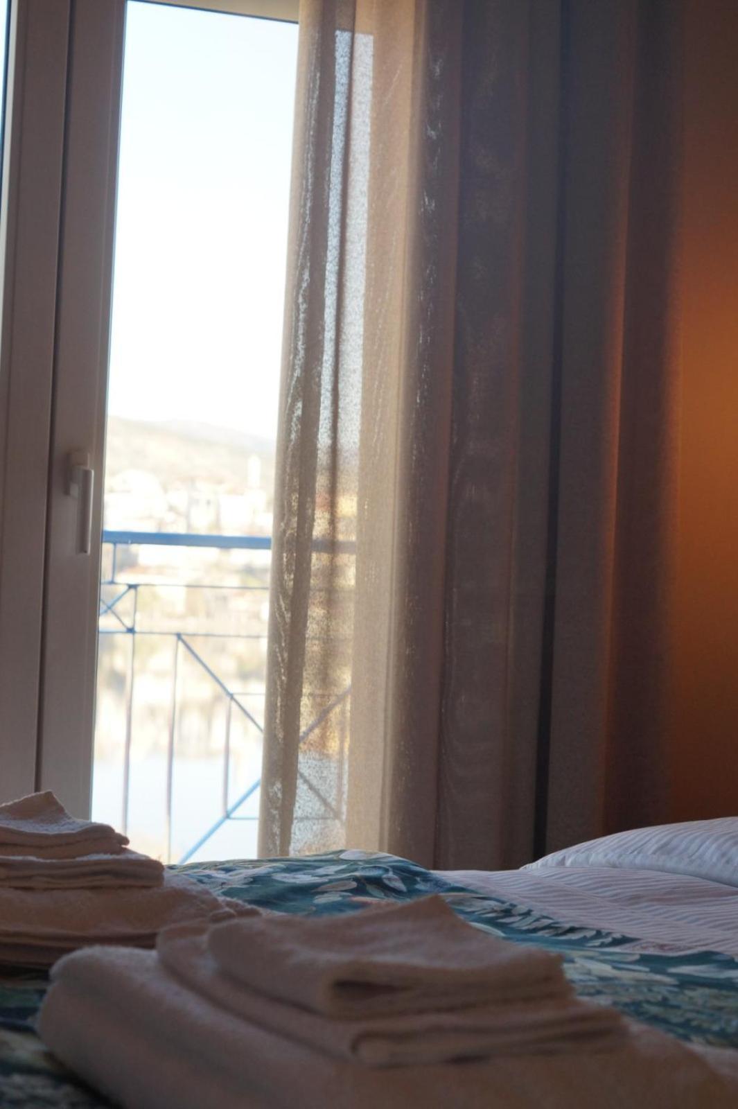 Daphne Luxury Apartment Кастория Экстерьер фото
